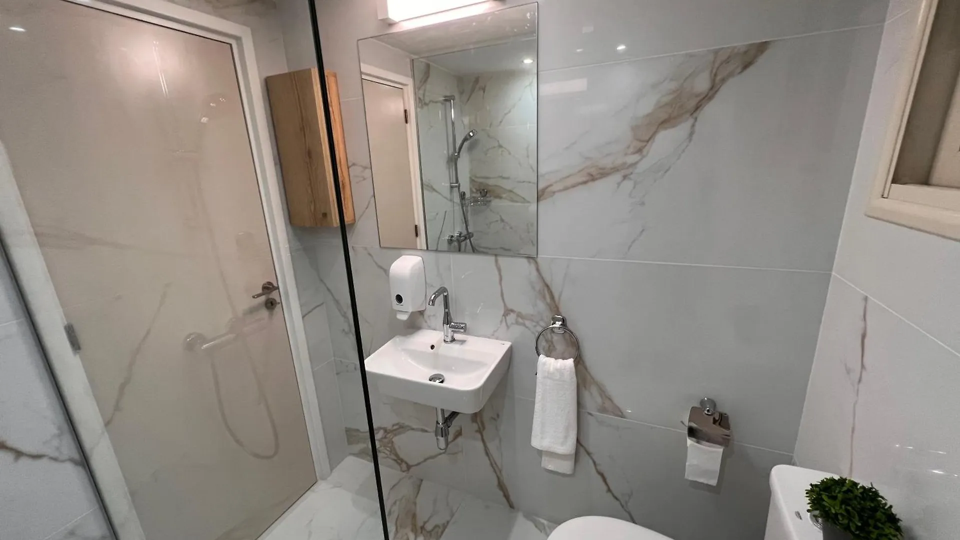 Earth Apartment Larnaca Cipro