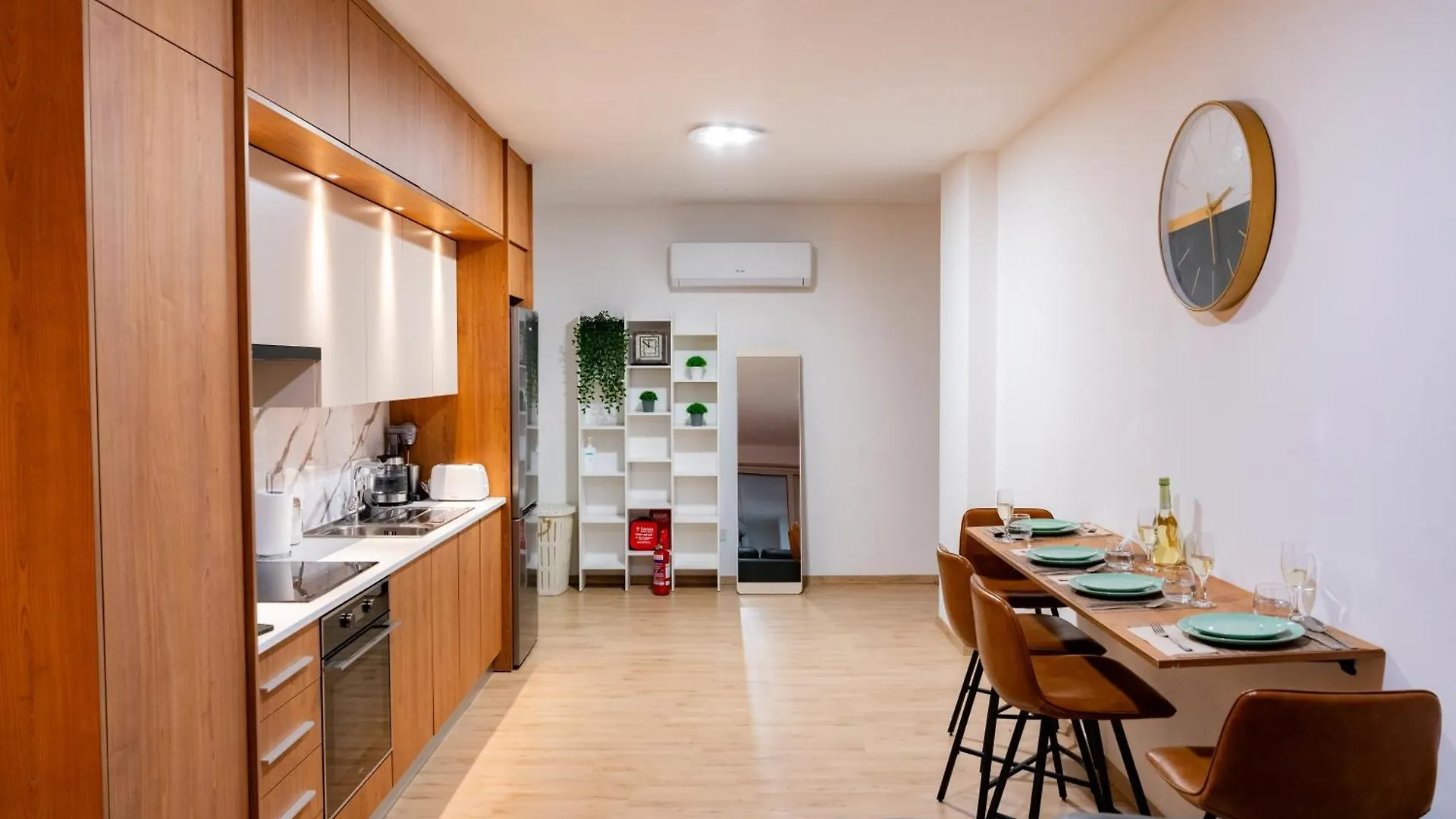 Earth Apartment Larnaca 0*,  Cipru
